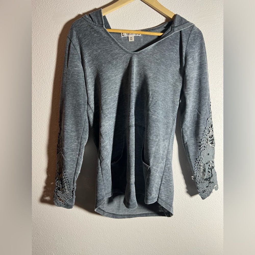 Decree hooded shirt